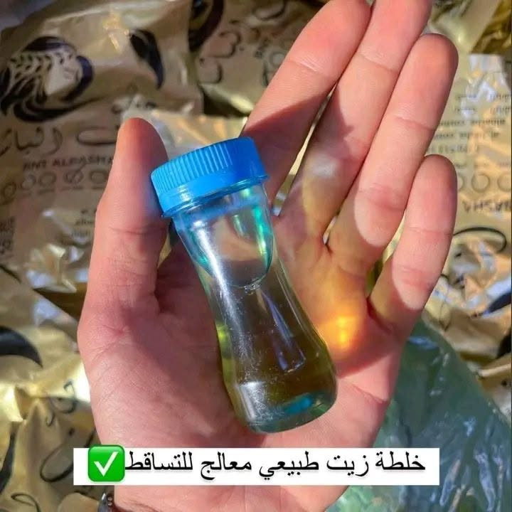 ♥️ حنة بنت الباشا الإماراتية الاصلية 💯
يجي وياهه زيت خاص بالحنه يستخدم بعد وضعها بيوم على الشعر 
١.القهوائي 
٢. الاسود
٣.الاحمر
٤.البذنجاني
٥.البرغندي
٦.الماروني
٧.بني
1   تغطي الحنة طبقة الكيراتين الموجودة في الشعرة لتحمي خصلات الشعر من اضرار أشعة الشمس و الحرارة
2   تستخدم لعلاج قشرة الرأس
و الحكة
3  تحسن ملمس الشعر 
4  تعمل على إيطالة و كثافة الشعر خلال شهر
5  تمنع تساقط الشعر
6  تعالج الشعر التالف من كثرة الأصباغ
7  تعالج الشعر المتقصف
8  تعطي لمعة و نعومة و تسريح للشعر
9__ تغطي و تخفي الشيب بشكل نهائي تماما


**إذا كنت صاحب هذا الإعلان وتريد حذفه لأي سبب، رجاءا أرسل رسالة إلى الدعم الفني**