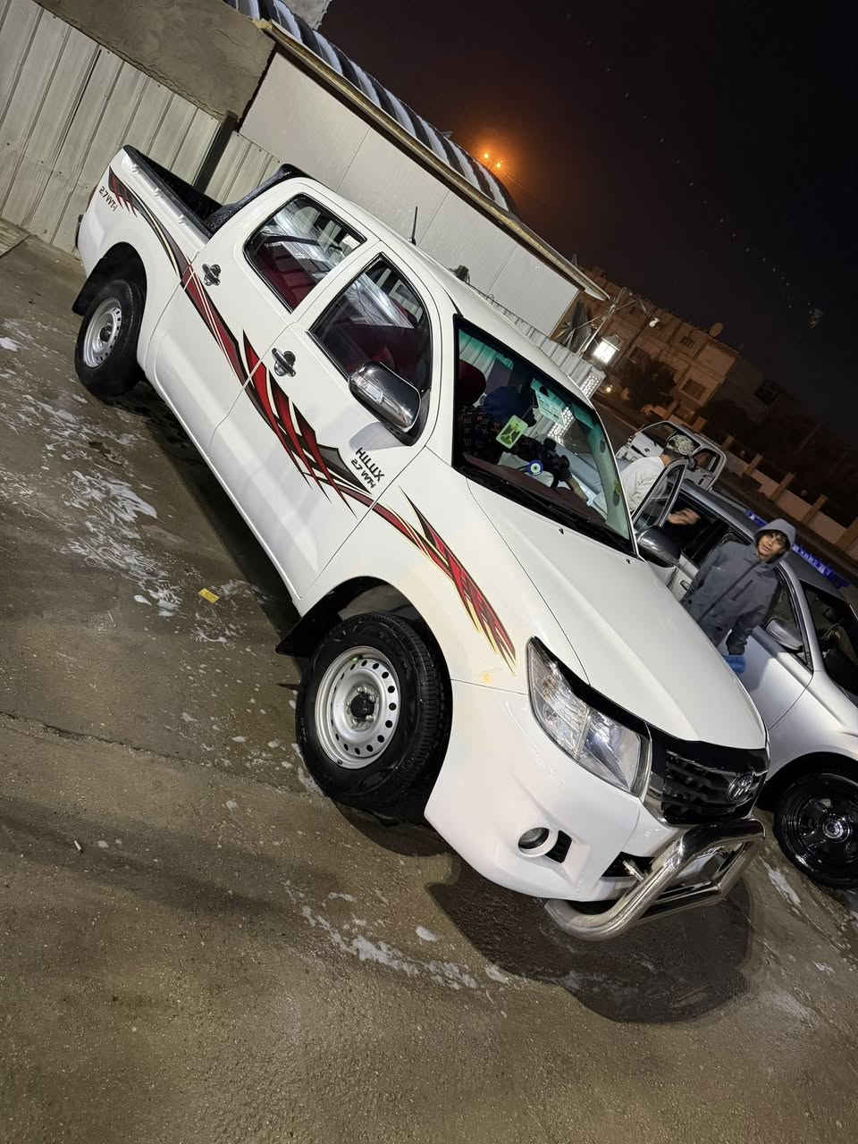 سلام عليكم 
هايلوكس 2014 رقم سليمانيه
السياره بحاله الوكاله جديده 
مكفوله كفاله عامه من كلشي كير مكينه بالجيس كلها عل بلاد مدوشمه بسليمانيه معروضه 210$ 
مكان السياره الزعفرانيه
رقم راعيها ***********
