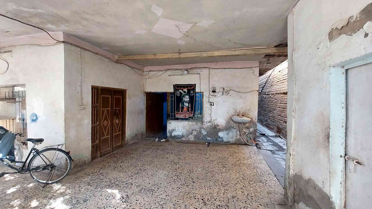 السلام عليكم ..
مكلف بالنشر
دار قديم / للبيع / ميسان / عماره / منطقة قطاع ٣٠ 
 ملك صرف المساحة 300 م واجهة (10)م ونزال (30)م مطل على شارع نينوى (شارع القدس) قرب الجسر الجديد 
اي استفسار الاتصال على رقمي او المراسله على الواتساب  (***********)...
