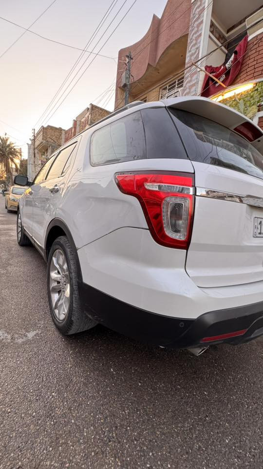 فورد اكس بلور للبيع موديل 2013 VIpوارد امريكي السيارة بيه ضربة صندوق فقط  وبيه طخة بلباب اليمين  
سعره 132 وبيه مجال العنوان بغداد الشعب 

‭0770 643 0182
مكلف بلنشر هذا رقم واتصل
