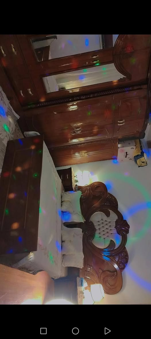 غرفه نوم للبيع اخشاب نضيفه كلش استعمال كلش قليل صار شهرين من اخذتها
كنتور 6ابواب وملحق🌺
زاويه بابين 🌺
ميز مرايه 🌺
وسرير حته صوميه جديده كلش 🌺
رايدتها ب ( بمليون وربع)  وبيها مجال🙂
للاتصال (***********)📞
