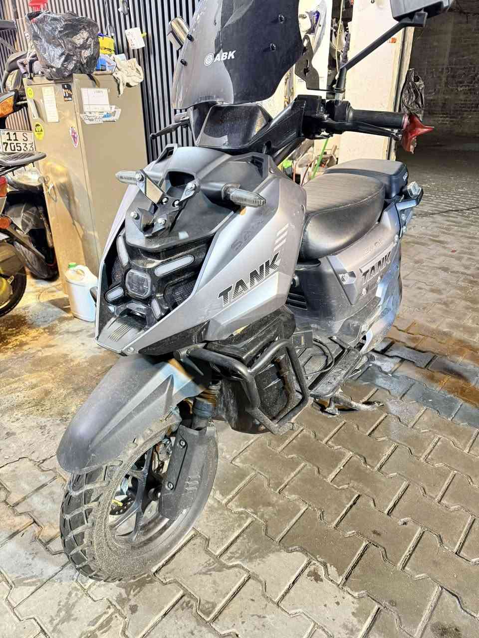 سلام عليكم  دراجه شحن بيها خلل بسيط ابيع على وضعيتها  باتريات انطيلك بيها ضمان مابيها شي بس ماتمشي ماعرف السعر 550 الف مكاني بغداد قرب النهضه ***********
