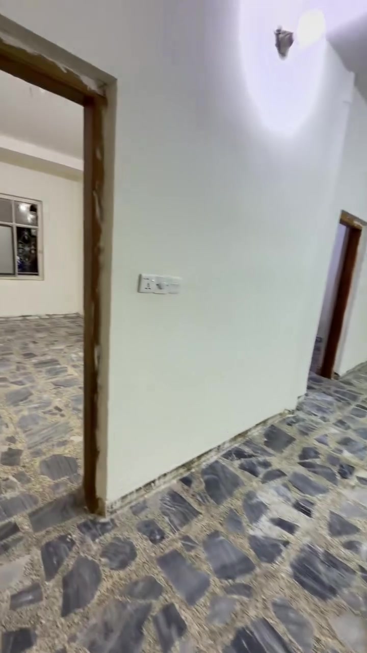 شقه للايجار كراده داخل مقابل مستشفى عبد المجيد غرفتين وصاله وخدمات طابق ارضي كامرات عوائل فقط ٨٥٠ الف ***********☎️
