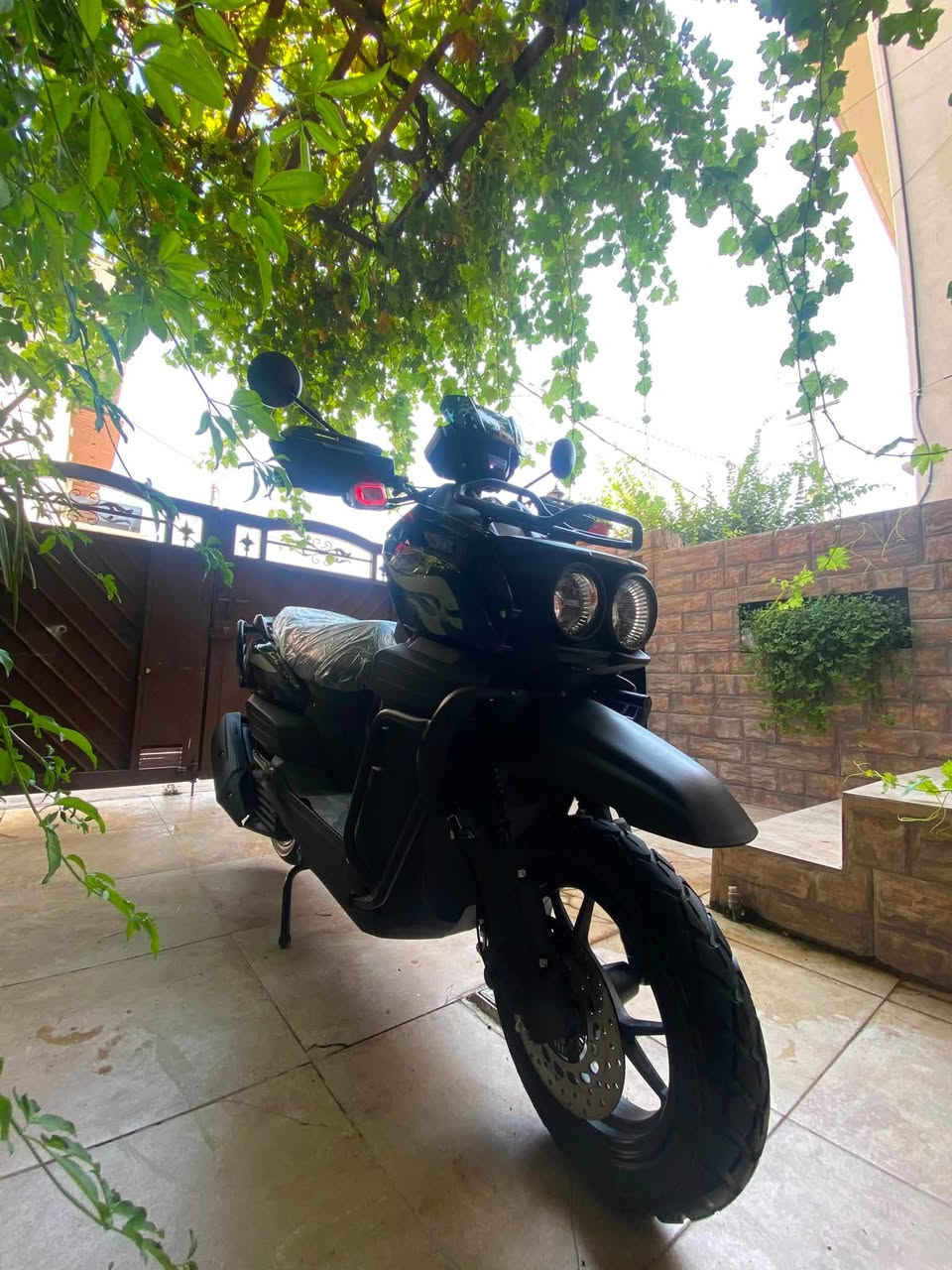 بە ناوی خوای گەورە
ماکس تانک (150cc) ماتۆڕەکە یەک کەلیمەی ناوێ سعرێک خوار هەموو بازاڕو سفر سفرە ٣٧٨ کیلۆمەتر ڕۆشتووە و ڕۆنی مۆتۆسێڵی تێکراوە و ماتۆڕێکی تا ڵێی پاک و جوان و کەشخەیە لایلۆنی هەموو گیانی پێوە ماوە و تایەی دژە خلیسک و قاڵبی بۆ بەستراوە یەک نوکە دەرزی شوختی نیە ٢ بەسمەو سویچی لەگەڵایە و سکویرتیە سلف بەسمەیە و سعر ٩٨٠ هەزار لە سلێمانیم


**إذا كنت صاحب هذا الإعلان وتريد حذفه لأي سبب، رجاءا أرسل رسالة إلى الدعم الفني**