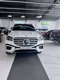 مارسيدس للبيع ضمان دولي Bcm 2024  GL S 580 حساس امامي خلفي  4000 مكينه...
