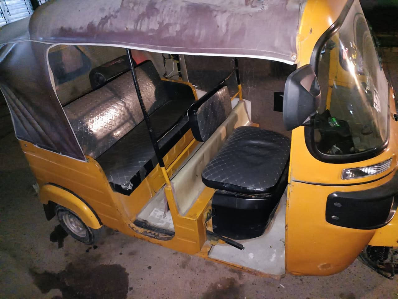 تكتك البيع موديل١٩مضلع وراق صوليه شرط ترقيم مكاني الحسينية الراشديهشراي تصل *********** سعر٤٠٠٠
