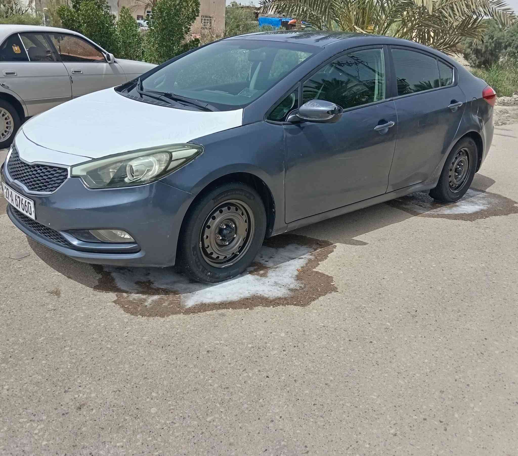 السلام عليكم للبيع كيا فورتي 2016 رقم ذي قار بسمي أمريكي حادثه بس بنيد تبديل مكينه 2000 دوش وكير جدد تبريد تخم تاير حداديه جاهزه السياره ***********

