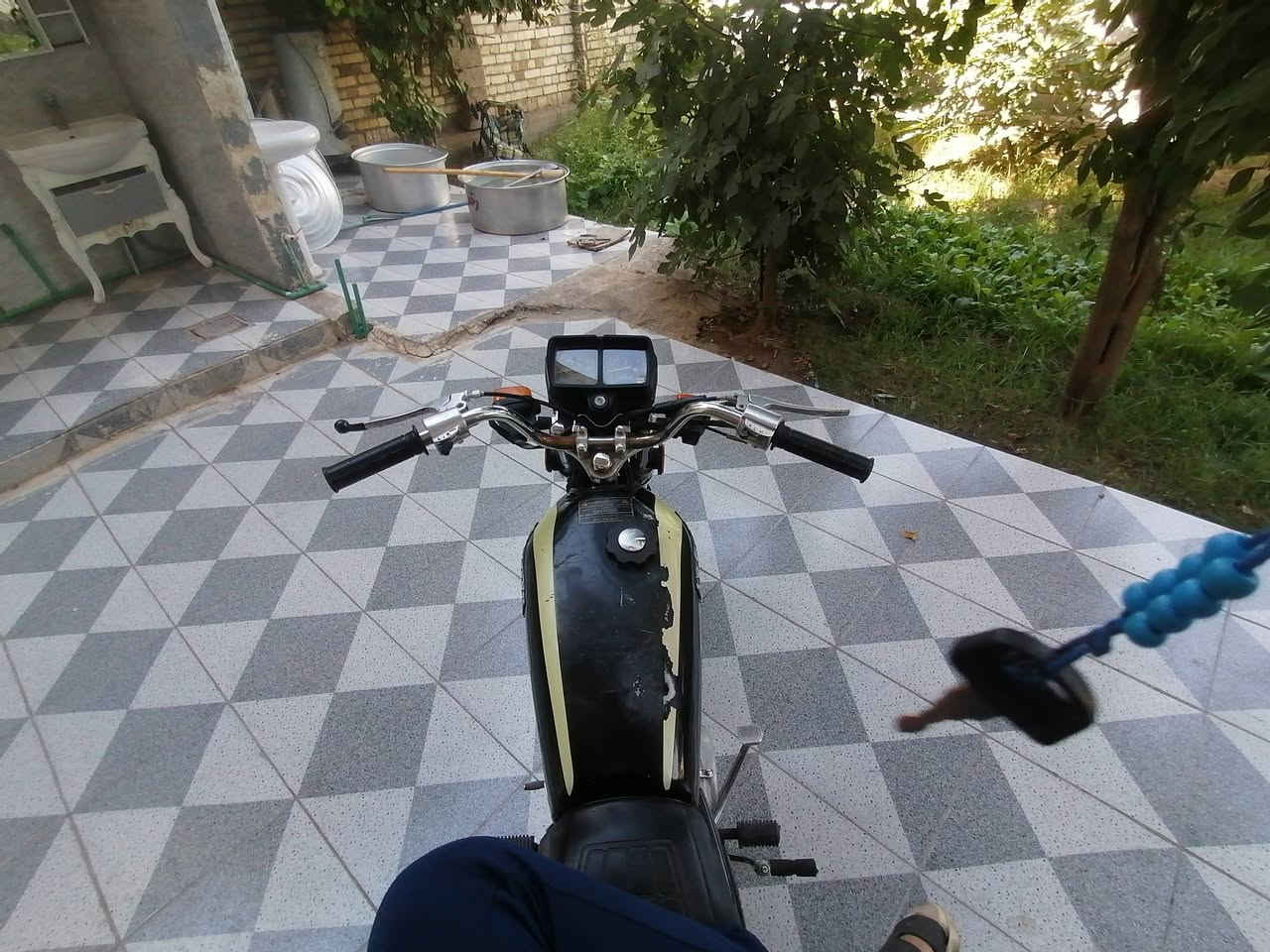 دراجه ارشه مديل 2024 للبيع سعر350وبيه مجال المكان بابل المسيب شارع البلديه الجديد الاتصال بهذا الرقم *********** دراجه نضيفه

