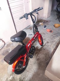 دوو پاسکیل شەحن مان هەیە بۆ فرۆشتن بەشەرتی ئیش و بێ کێشە پاسکیل سورەکە...