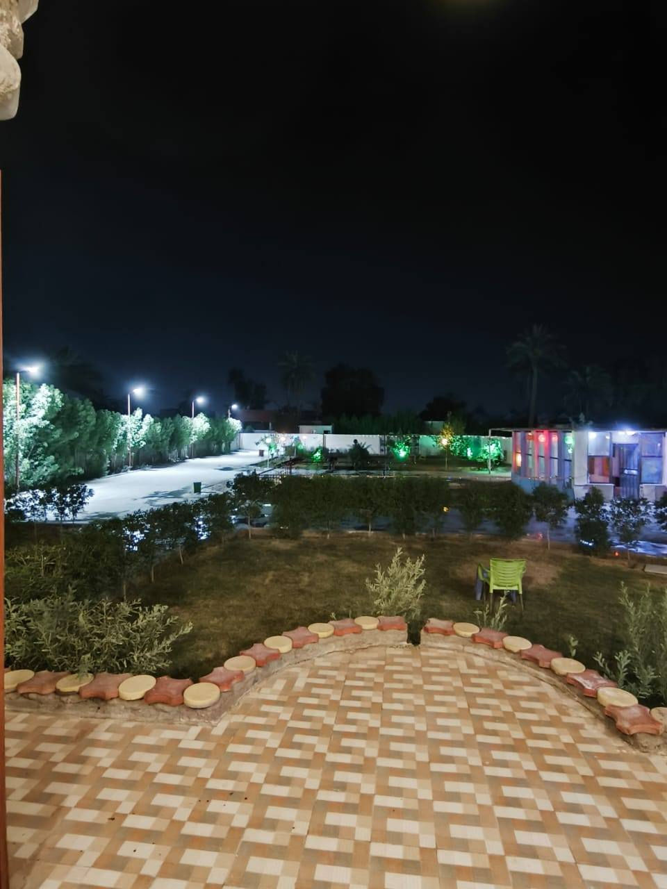 @مزرعه مساحه 1500متر ملك صرف تحويل في الطابو  وجه المزرعه 60 متر والنزال 25 متر  فيها بناء  بيت 200 متر بناء 2025  يحتوي علئ 3غرف ومطبخ  وصاله 50 متر و4 صحيات داخليه وخارجيه واجه البيت مرمر خالص اضافه الئ شاليه للضيوف وبحيرة اسماك  و3حدائق ايضا مسيجه  بلوك وملبوخ  جميع الجوانب العنوان بغداد جانب الرصافه شرق القناة طريق السياحي منطقة كاسر بوص تبعد عن فلكة حي النصر 10 دقائق السعر النهائي 250 مليون  من الاخير للااستفسار  رقم الموبايل ***********    والتوفيق للجميع تحياتنا
