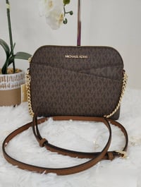 مايكل كورس • حقيبة كتف • توصيل المحافظات