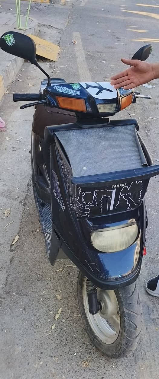 السلام عليكم ماطور بزون ياماه 
ضو +هورن+يشاير +كيج سرعه +كيج مال البانزين شغال كلو شغال 
ومسجل ويه طتبيق بلي هم 
ماطور خير من الله ما يعوزلو شي بس كلجات لىن بي رجفه بل تايه ما ماثره على الماطور بل مشي بي معدل فول ما مفتوح  بس بي قبع هندر مفتوح 
مكاني موصل حي العربي 
السعر 250 وبي مجال قليل 
ابو ال200 ما ابيع 
رقمي *********** بي واتساب
