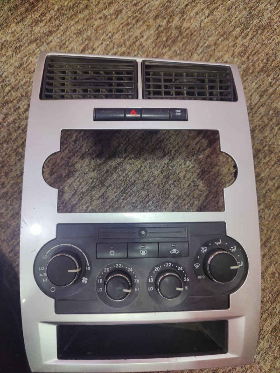 السلام عليكم عندي بطاين بوب ودعامية وسستم قفل مع الجوزة وعندي تخم قفل بيبان وعندي سماعات وعندي مري كهرباء وعندي دكم تصعيد تنزيل جام وعندي شباك وعندي جام 4بوب ويدات بيبان خارجية وعندي هذاك الاطار مال جارجر للتواصل ***********
