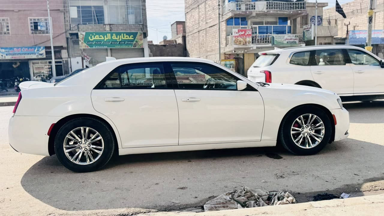 🔥 للبيع — أوباما وارد كندي موديل 2018 🔥
سيارة نظيفة جدًا وبحالة ممتازة، استعمال خفيف 
رقم شمالي  
المشي: 180 MI فقط
✅ صبغ فقط جوه قبق البانزين  
✅ لا حادث ولا بيه بارد — مكفولة  
✅ السيارة جديدة وما مشتغلة خط
المواصفات:
✔️ مكينة 3600  
✔️ كروز مثبت سرعة  
✔️ نظام سبورت  
✔️ تشغيل عن بعد  
✔️ ترحيب عند الاقتراب  
✔️ ويل مكسيكي الأصلي  
✔️ تخم تايرات جديد  
✔️ كشنات جلد  
✔️ كشنات تدفئة  
السيارة تعتبر نص فول وبيها هواي مواصفات، فقط تنته 👌  
نظافة وفخامة وتستحق المشاهدة
📞 للاستفسار:
*********** 
مكاني البصره
