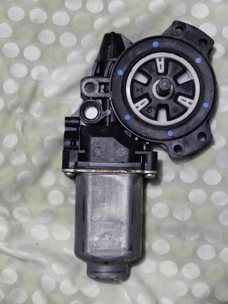 السلام عليكم أغراض للبيع كيا هيونداي لجميع الموديلات يوجد جملة مفرد كوري وارد امريكي تفصيخ العنوان كربلاء اللاستفسار الاتصال بالرقم *********** الرقم الثاني  واتساب 👈👈👈👈*********** يوجد توصيل لجميع المحافظات الأسعار من 15 إلى 5 آلاف دينار 
والتوصيل 5 الاف
