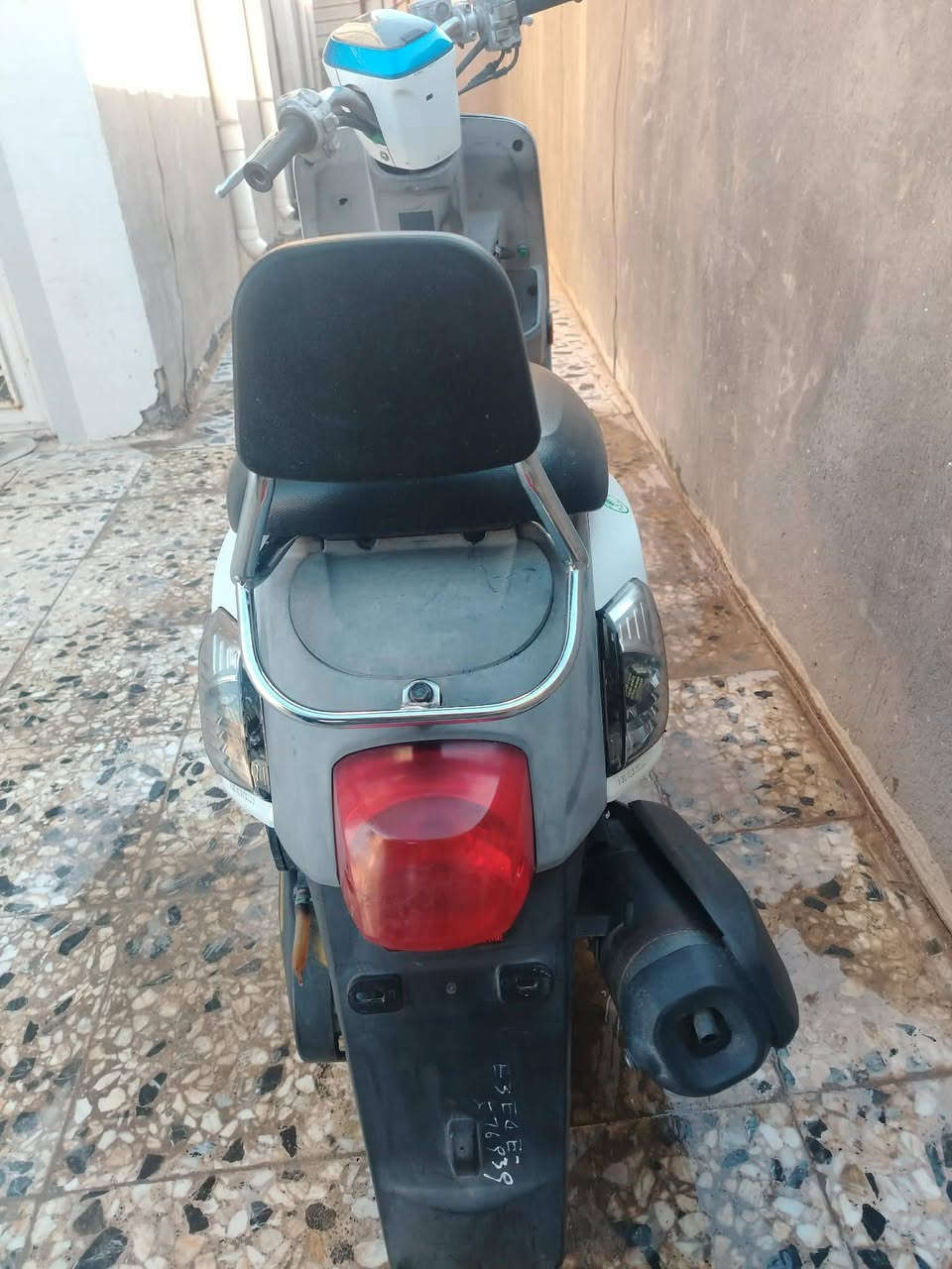 دراجة بوليس موديل 2011 ختم واحد ويا لمكينة حته لجنطة مختومة السعر مليون و بيها مجال قليل الاستفسار ***********
