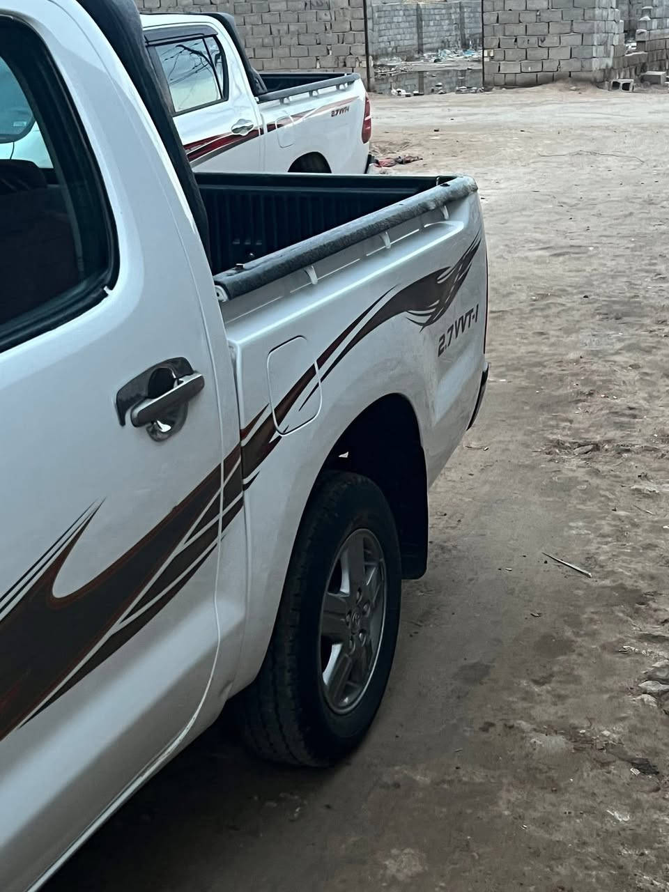 لبيع بيكم هايلوكس موديل  11 ام اسنبله مكينه وجير جدد     كير عادي مفوله كفاله عامه عسونار تخم تاير رقم واسط بسمي تحويل ثاني يوم مكان السياره واسط الكوت السعر 165 وبيه مجال بسيط الرقم ***********
***********
