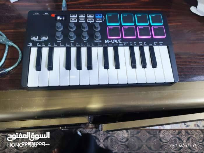 ميدي كيبورد جديد غير مستخدم يربط على الهاتف واللابتوب السعر75000 الاتصال على ***********
