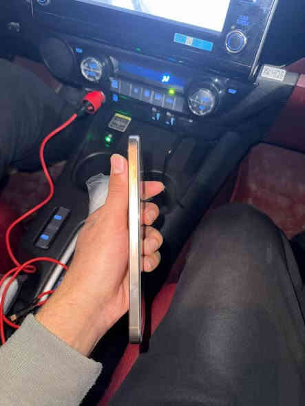 السلام عليكم
أيفون 16برو ماكس شريحة وحده ذاكرة 256 الشرق الاوسط  اللون التيتانيوم الصحراوي  ضمان ماستر بعده تحت الضمان 2026/6/2 ينتهي ضمانه الجهاز نظيف زلغ ما بي وبطاريته 100‎%‎ 

وياه الكارتون والكيبل والشاحنه الاصلية
 الجهاز نظيف 100‎%‎ تجي وتشوف بعينك 

السعر 1425 وبي مجال بسيط 

***********
