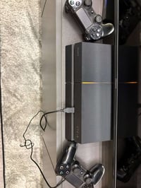 Ps4 مهكر 500 GB جوستكات ٢ اصلي جنطة اصلية  كارتونة الجهاز  خاص او على ...