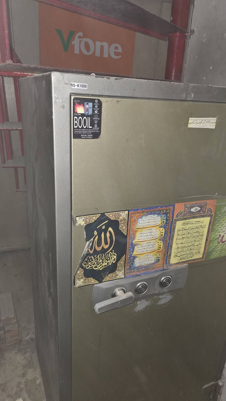 قاصة booil دبل مفتاح دبل قفل
1600 كيلو . ارتفاع ١٥٠ سم العمق بحدود ال٨٠
متوفرة بغداد زيونه شارع الربيعي 
التحميل ع مشتري .
السعر 800‌ الف ، 
***********
