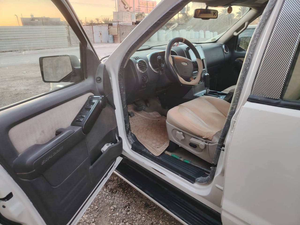 فورد إكس بلور ٢٠٠٨ رقم سليمانيه بسمي سياره جاهزه تحويل ثاني يوم مامطلوبه غرامات بيه ضربه بصيطه باب خلف سايق خمسه راكب سعره  125$ وبيه مجال*********** مكان سياره بابل مسيب
