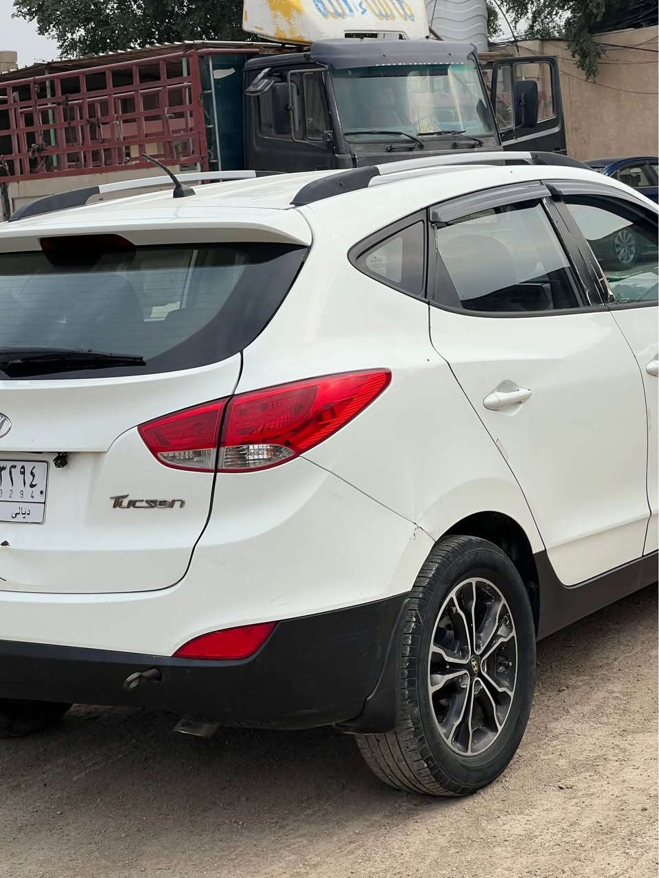 السلام عليكم توسان خليجي موديل 2012 صبغ عام مكفوله شواصي ولغود مكينه 2000 دوش صدر جديد تخم تاير جديد رقم ديالى بسمي سيارة حلوه ونضيفه 
السعر 97 ورقه وبيها مجال 
رقم الهاتف ***********
أحمد ناصر الساعدي بغداد, العراق
