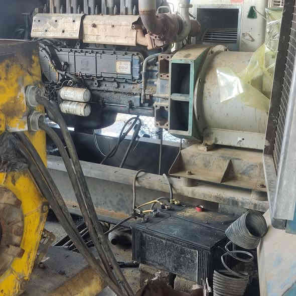 يوجد مولدات للبيع اسكانيا 113 بم 88 توليد 350 عدد 2 ويوجد اشتايرات 12ولف عدد 3
واحد توليد 350 بم كهربائي والثاني توليد 250 بم عادي والثالث توليد 180. شغالات عل حمل ويوجد محرك دي اس 9 فاير يطق

المكان الرمادي حصيبه الشرقيه رقم هاتف ***********
