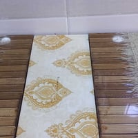 ميز طعام • للبيع