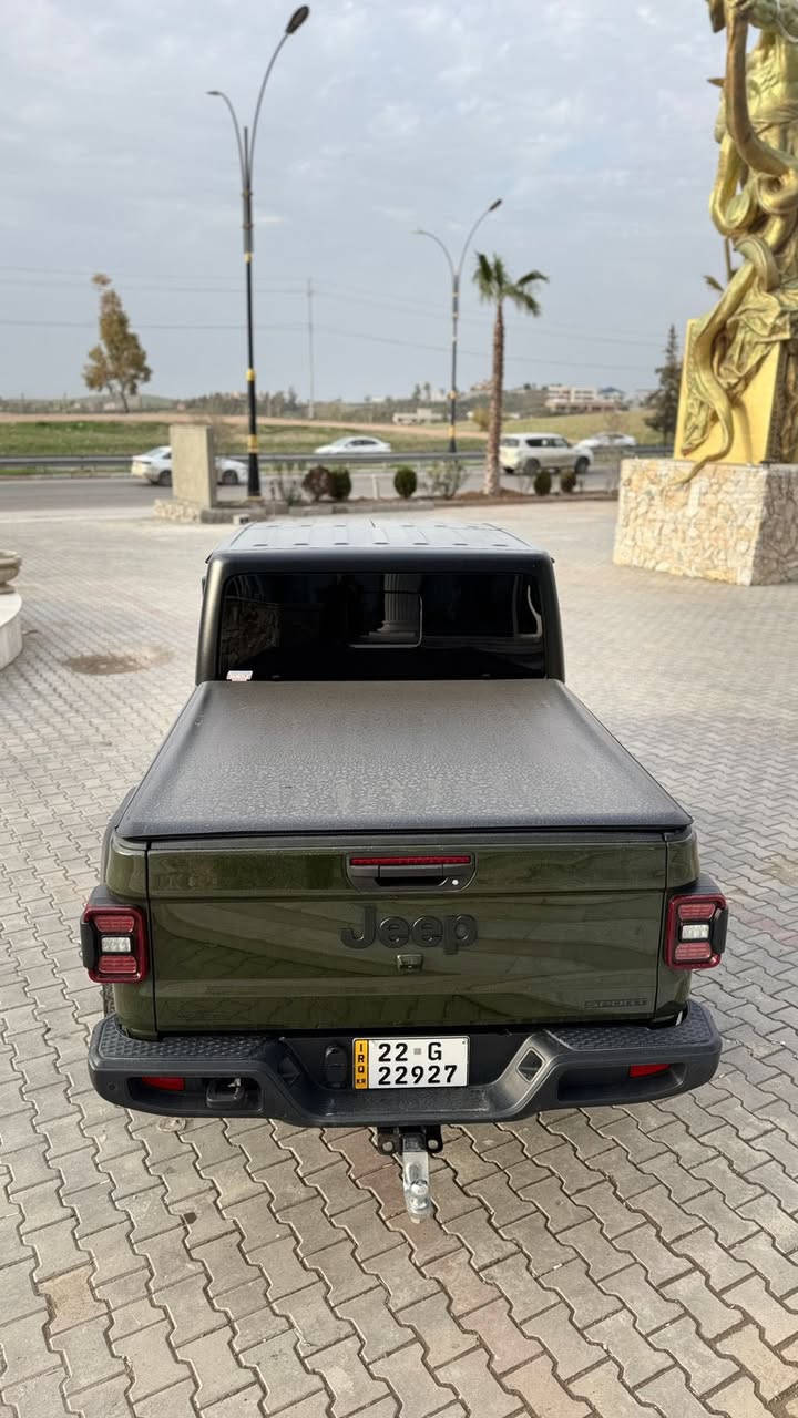 السلام عليكم
             
👑JEEP GLADIATOR 👑.       

💪WARRIOR💪.        

جيب. گلاديتر
لون مميز🫡 
رقم وسنويه جديد 
هزه وفحص كله جديد
‏‎الموديل:2021 
‏‎المحرك : V6.  3.6L .
‏‎العداد : 44000 ميل
الضرر فقط حافه البنيد بيه شويه صبغ على كد شبر
بدون دواخل 

المواصفات

*لايت وبك لايت لد اصل شركه
‏‎* دفع رباعي 4x4 .
‏‎* ويل للطرق الوعرة قياس 17 انج. 
*مقاس اطار 315/70/17
‏‎* مساحة تخزين اضافية تحت المقاعد الخلفية .
‏‎* شاشه 7 أنچ . 
‏‎* كاميرا خلفية مع امكانية التقريب (زوم) .
‏‎* حساسات خلفية .
‏‎* نظام (Auto Break System) مانع تصادم خلفي .
‏‎* مرايا مع خاصية التعتيم الذاتي  .
‏‎* تشغيل عن بعد .
‏‎* دخول ذكي (بصمة) .
‏‎* سقف 3 قطع قابلة للازالة .
‏‎* ابواب قابلة للازالة .
‏‎* زجاج امامي قابل للطي .
‏‎* غطاء للصندوق الخلفي قابل للطي .
‏‎* عزل كامل للصندوق والباب الخلفي مقاوم للخدوش .
‏‎* إضاءة داخل الصندوق الخلفي . 
‏‎* ماخذ للتيار الكهربائي .
‏‎* منظومة كاملة للقطر (السحب) . 
‏‎* نظام (Auto Start System) التشغيل والاطفاء الاوتوماتيكي للتوفير في صرف الوقود .
‏‎* محدد سرعة . 
‏‎* تلفون بلوتوث . 
💵💵السعر خاص💵💵
العنوان 📍اربيل
او اي استفسار الاتصال
☎️***********
☎️***********
