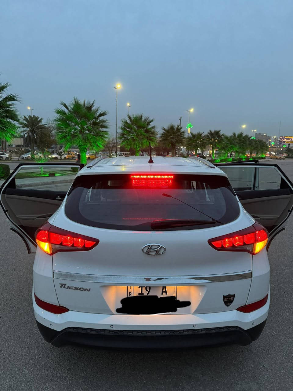 السلام عليكم 
سيارة توسان 2018 خليجي 
سيارة نظيفة مثل ما مبينه بالصور 
مري شفط قطعتين تبريد خمس عدسات سيارة مكينة وكير وحدادية كفالة تخم تاير جديد هستوني شادهن رادار خلفي
مكينة 2000دوش وسيارة ماشيه 81الف سنوية ورقم انكليزي جديد رقم كربلاء
سيارة كفالة عامة ماعدا طخه صغيرة بالجاملغ الخلفي مثل مابين بالصور 
سيارة ماشية
مكاني كربلاء للاستفسار 
***********
