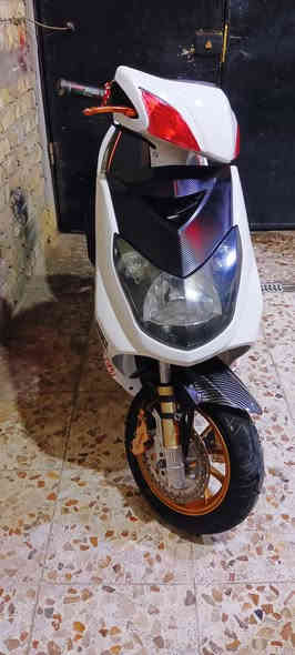 السلام عليكم دراجه سكنس للبيع فول تزويد دراجه مكفوله كفاله عامه بعد احلى من الصور
مكينه بلاديه مقفوله من كل شيء كهربائيات ماكينه نصبه من كل شيء لذلك شراي يتصل على الرقم
***********
السعر 1,750 وبيها مجال شيء بسيط حك الجي
الدراجه بيها اغراض تزويد والغراض اللي بيها ب 700 الف ينباعن
