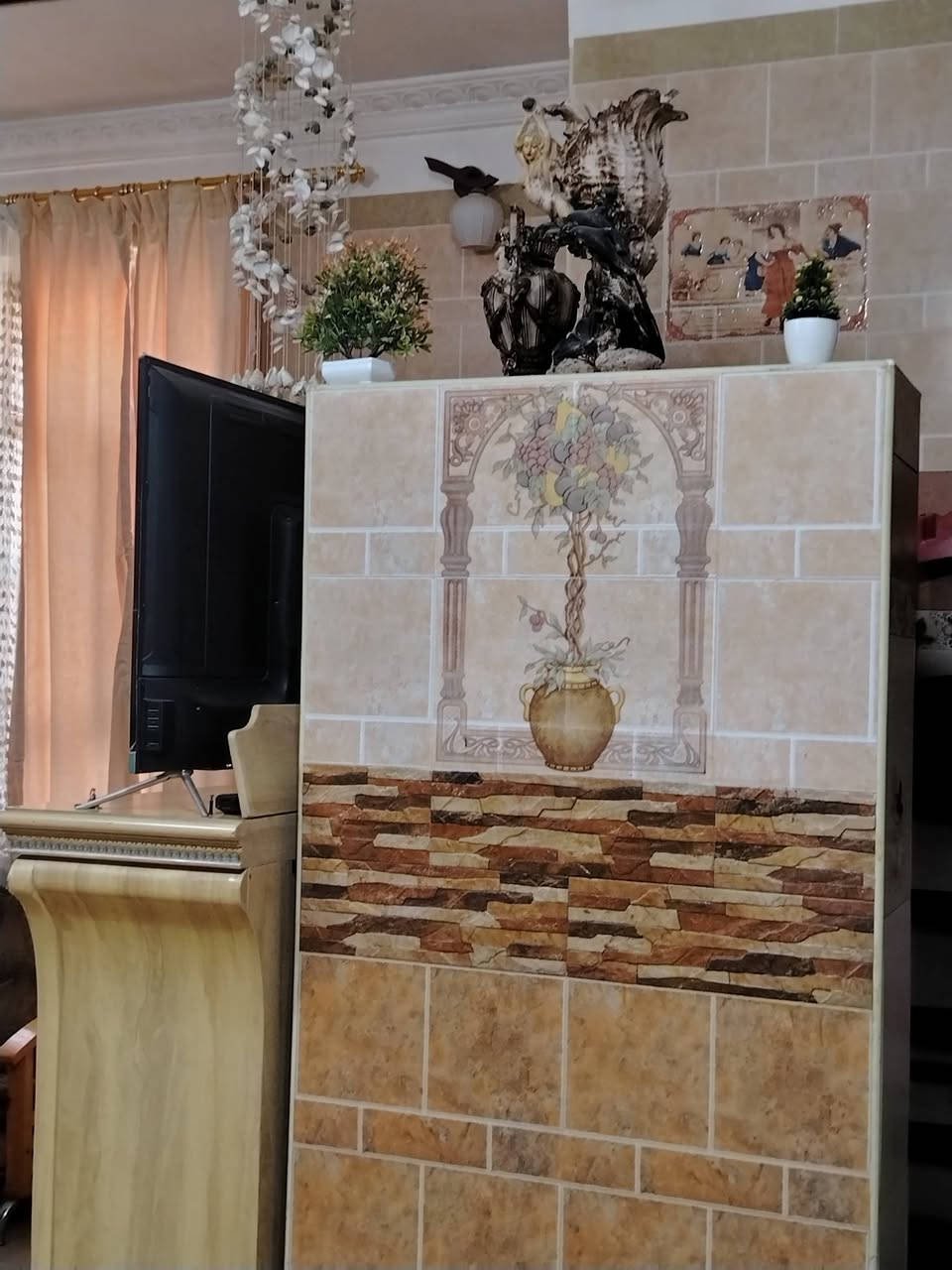 سلام عليكم يوجد منزل مساحه ١٥٠ متر طابو صرف طابفين بناء درجه اولى مرمر الارضيه والجدران حجر وسيراميك والسقف طراز مغربي والواجه حجر بيبان الغرف خشب صاج
الطابق الاول غرفه مطبخ استقبال او صاله او مشتملاته الطابق الثاني ٣ غرف او حمام او صاله الطابق الثالث بيتونه او سطح 
او حديقه اماميه او خارجيه 
السعر ٤٠٠ او بي مجال  الاتصال عالواتساب ***********
الخاص مغلق
المكان مقابل حي العباس البزل التغلف جديد الحولي الجديد مقابل حي الحجه
خلف المولده
