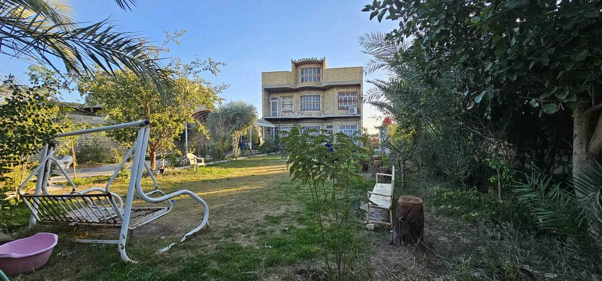 🌿 السلام عليكم ورحمة الله وبركاته 🌿
مزرعة متكاملة للبيع 
المساحة الكلية: 1200 م²
بيت حديث البناء (طابوق + كونكريت مسلح)
بيت طابقين مؤثث بالكامل
حديقة أمامية وحديقة خلفية تضيف جمال وخصوصية
كراج واسع يتسع إلى 4 سيارات
 الطابق الأول:
استقبال  ومطبخ متكامل وغرفة
صالة واسعة
صحيات داخلية وخارجية
الطابق الثاني:
4 غرف متكاملة
مساحة كل غرفة 4 × 5 م²
صحيات كاملة
 البيع يشمل الأثاث أو بدون أثاث حسب الرغبة
للاستفسار يرجى الاتصال على الرقم التالي:
***********
