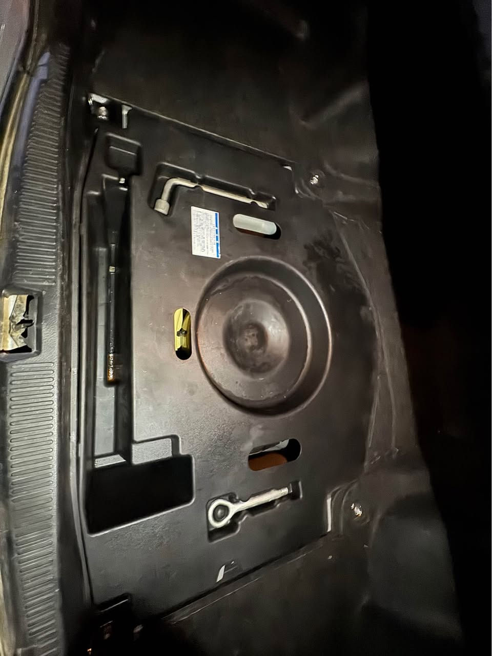 شاهینە موس بەحری ٢٠٠٥
١٨٢ بێ دووکەڵ بەحری
بێ دەعمو لێدراوی نوقسانی تیانیە 
ماڵەکە نمونەیە لەجوانی سەقفی شوشەیە
کامل دوای سپیر و جەک و هەموو شتیێکی تیایە
بێ تەق و ڕەقە کامل مەسرف کراوە
٣ پارجەی ئەوروپای هەیە
سعری (60) گەڵا
شوێن سەیدسادق
***********
*********** حلبجة, السليمانية
