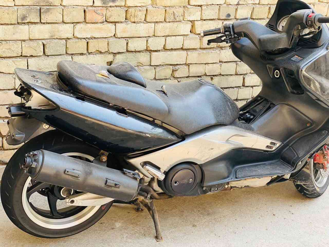 سلام عليكم شباب دراجه تي ماكس2008 للبيع كبالكم بل صور الدراجه خير من الله  ما متواجد عل فيس 
رقم الهاتف ***********
