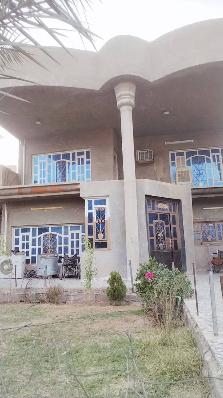 بيت طابقين ملك صرف للبيع مساحه 310متر 
في المحمودية حي العسكري 

مكان قريب 

تفاصيل البيت

يتكون من استقبال مطبخ صاله واربع غرف نوم 

وحديقه وكراج 

مكتب الخالدي ابو يزن 

***********

***********

***********
