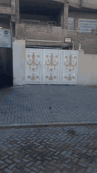 السلام عليكم .بيت للبيع تجاري سكني ع شارع البدالة التجاري مساحه 320م (16×20) مسلح ونضيف جدا جدا  يتكون من 6 غرف نوم +3 صحيات +صاله كبيره + مطبخ كبير +حديقه+ كراج  نقص واجها فقط سعر مناسب قياسا لباقي اسعار الشارع  للاستفسار اكثر الاتصال ع
*********** واتس اب
