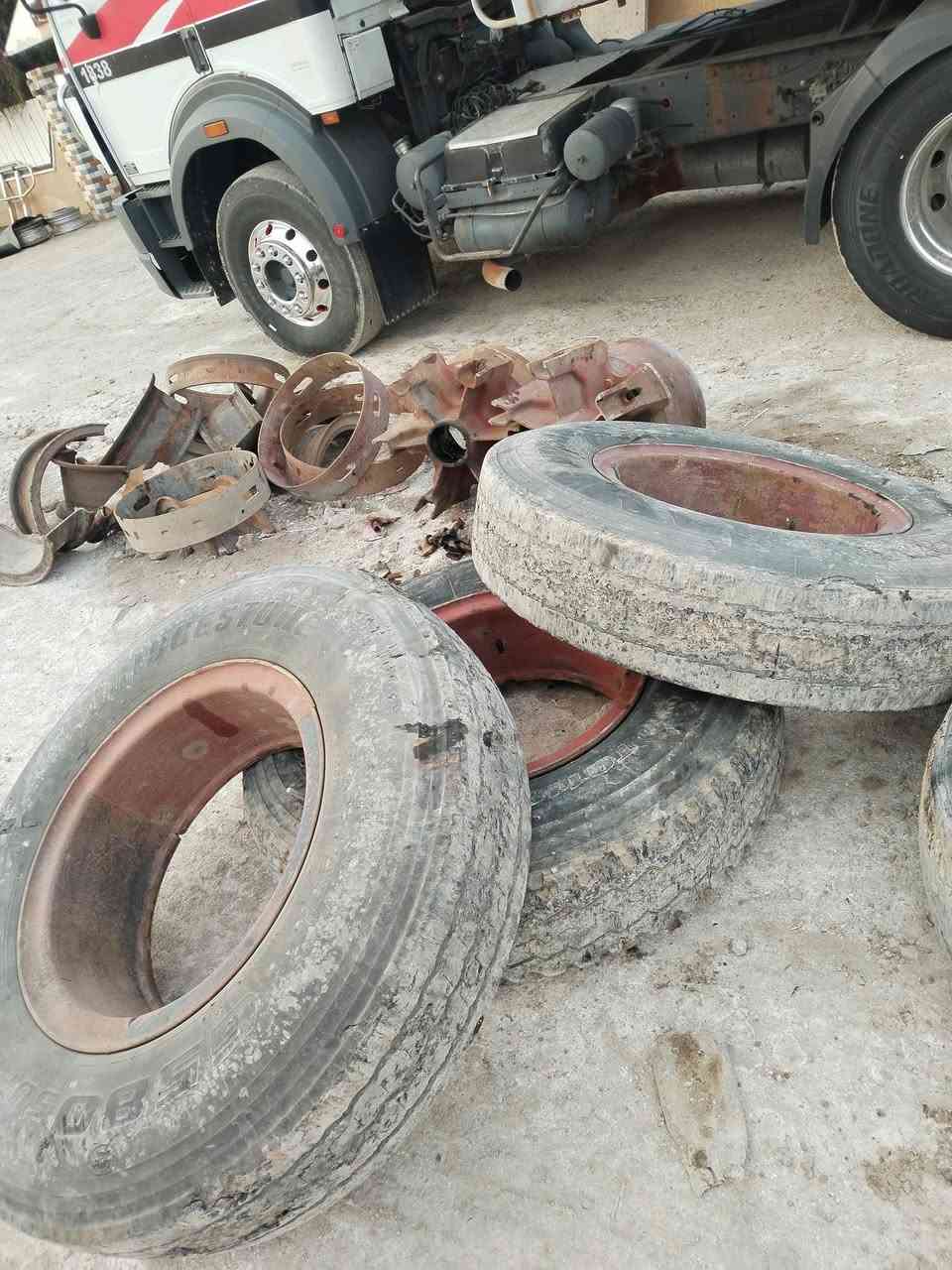 للبيع
براميغ ٢٤مهفه + طوس بريك + وياله ٢٤ + طواكه العدد (٦) ***********
