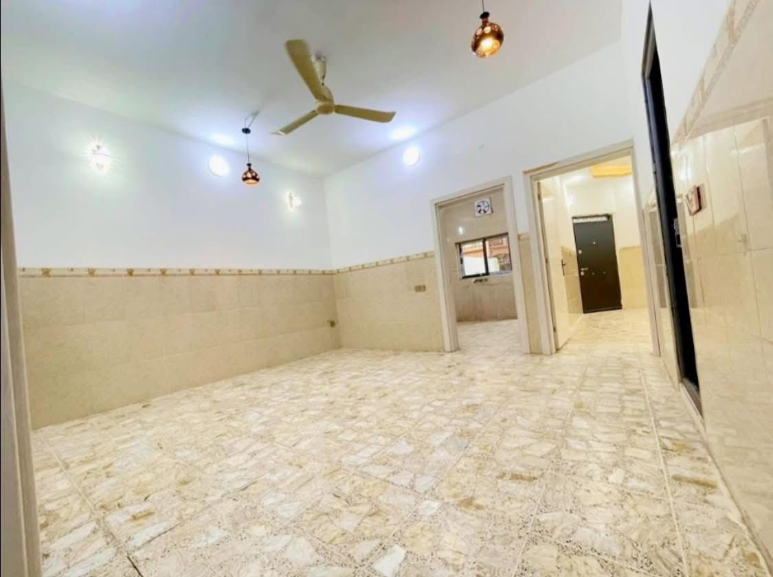 مشتمل طابق ارضي للايجار ⭐️
بمساحة 150 م 

يحتوي
استقبال - مطبخ - هول - غرفتين نوم - صحيات

الموقع : حي الواسطي شارع مول زياد خلف عقارات 
الذهب ومكتب المحامي مصطفى قاسم البيك 📍

ثمن الايجار : 350 الف 

••••••••••••••••••••

نستقبل كافة عروضاتكم وطلباتكم 🏡 
لبيع - وشراء - وتأجير العـقـارات 

ملاحظة نتعامل بالعقارات الطابو صرف فقط 🔔
بأشراف قانوني 👨‍⚖️

مكتـــب الـــذهـــب للعـقار 
تأسس : 2004 

للأستعلام والاستفسار 
موقع المكتب : كركوك - حي الواسطي شارع اذاعة الرشيد مقابل قرطاسية دار الفجر 2 📍

***********
***********
