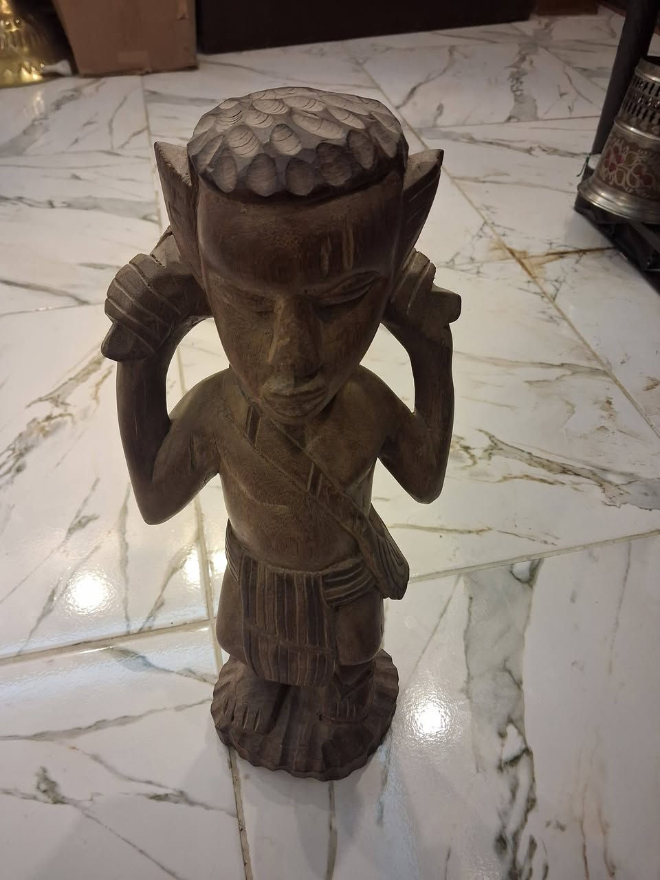 مجسم منحوت يدوي من خشب الابانوس عالاغلب مشغول افريقي قديم جدا من القطع النوادر عمره يتراوح بين ال 70 عامل 90 عام تقريبا قطعه فاخره جدا منحوته بعنايه عاليه بادوات يدويه كامله مشغول يدوي بالكامل بسعر مناسب


**إذا كنت صاحب هذا الإعلان وتريد حذفه لأي سبب، رجاءا أرسل رسالة إلى الدعم الفني**