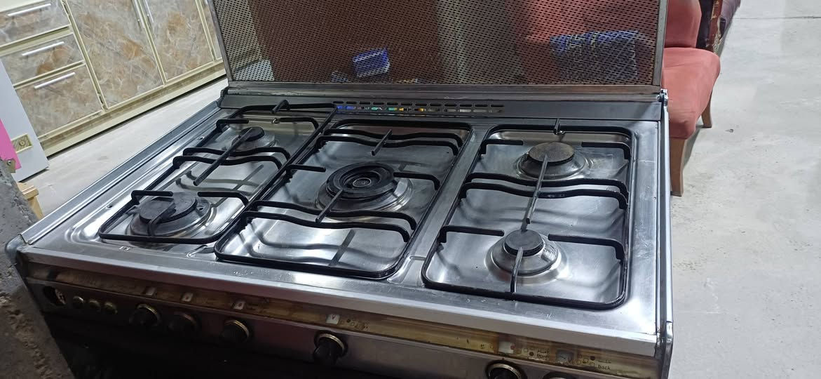 طباخ كريازي نظيف جدا  السعر ٢٦٠ 
***********
