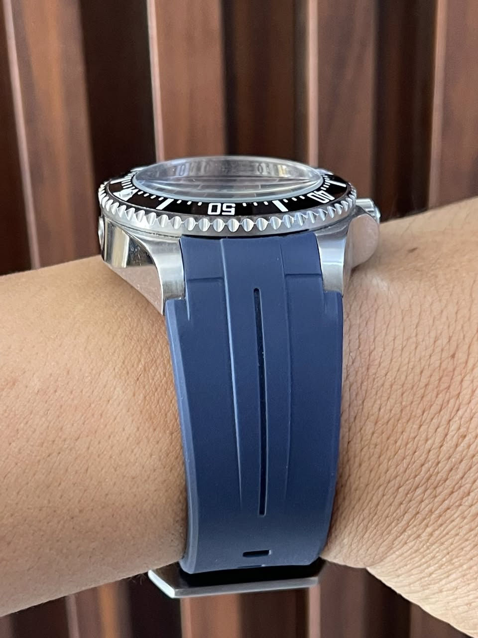 سلام عليكم ساعة ماركة ROLEX
وارد أوربي ساعة 

مكينة واتماتيك طوق دوار مينه مميزة جدا لونين مدرجة 

قفل بحري عرض منفذ تاريخ 

ارقام اميال الامنيوس مضي ليلي 

سير بلادي ربر معدن الرتنج اصلى مريح ساعة جميلة جدا وزن ثقيل 

بقية تفاصيل خاص او وتساب او تصال على رقم

سعر 175 

عنواني بغداد الدورة يوجد توصيل بغداد ولكل العراق 

***********
