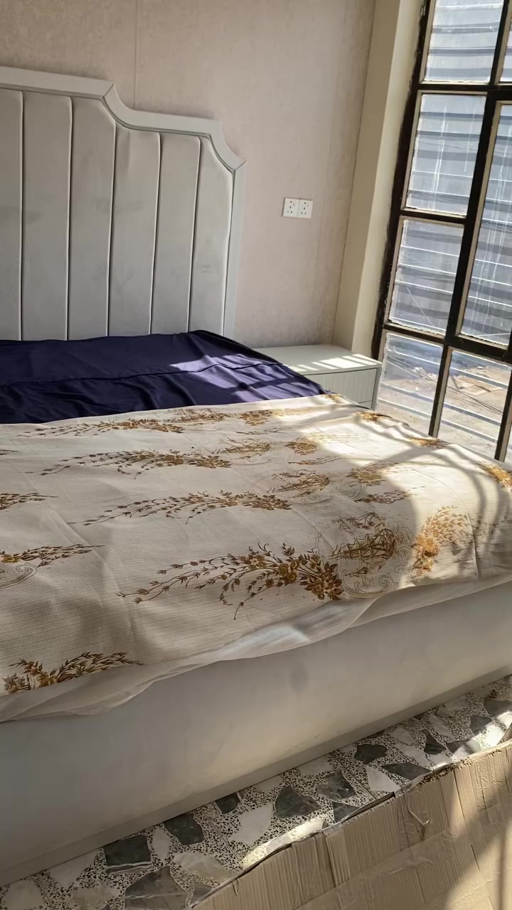 السلام عليكم غرفه نوم هي والملحقات كامله جديده لون وصاصي ابد مامستعمل للبيع  مكاني بغداد وهذا رقمي***********
