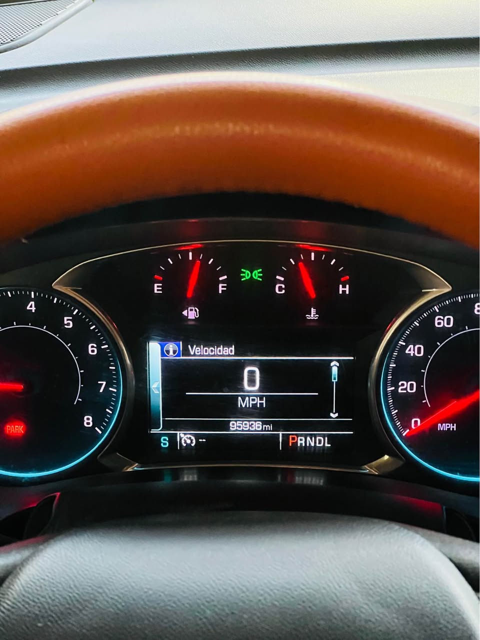 شيفروليه إكوينكس 2018 
حادث مثل ماموضح في الصور 
مواصفات 
⬅️بصمة ابواب عدد 4 
⬅️ سقف بانوراما 
⬅️ صندوق كهرباء 
⬅️ شاشة عرض دشبول كبيرة 
⬅️ تشغيل عن بعد 
⬅️ مثبت سرعة 
⬅️ نوافذ كهربائية 
⬅️ المصابيح الامامية ليد زينون 
⬅️ مانع انزلاق 
⬅️ حساس ضغط الاطارات 
⬅️ ماشية ( 96 الف ميل ) او ( 150 الف كيلو متر ) 

السعر 148 وبيها مجال 
للتواصل *********** سوق الشيوخ, ذي قار
