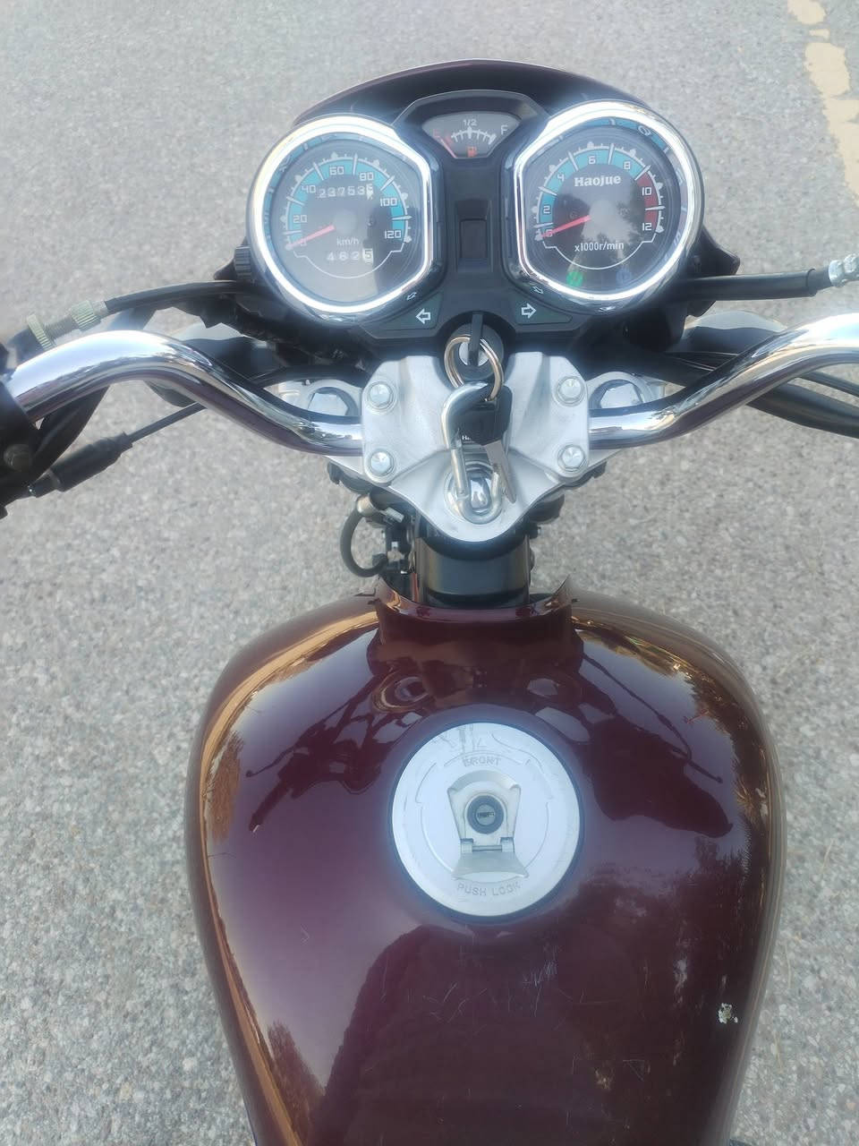 هوجي كلاسيك نضافة 100 موديل 2023 مكمرك بس تروح اسجل البيع السعر 14 وبي مجال شراي يتصل مكاني رمادي ***********
