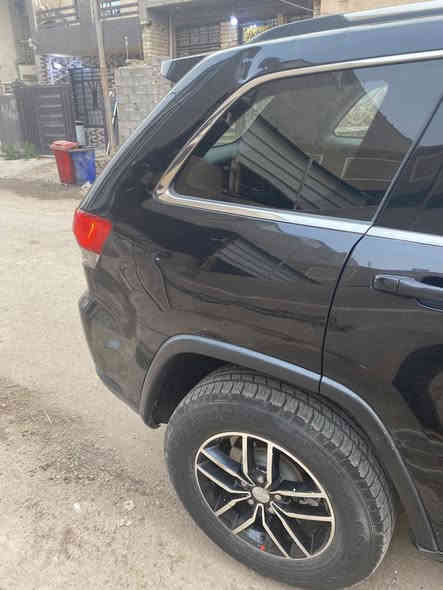 سلام عليكم جيب ١٧ للبيع سياره نضيفه حادث جاملخ وبنيد سعر ١٩٥ مكاني الدوره ***********
