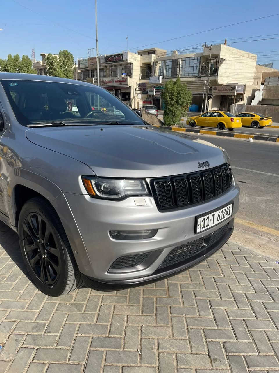 السلام عليكم
جيب سومت S أمريكي 

موديل 2018

فول مواصفات

 حادثها بنيد فقط مبدل اصلي 

* محرك 6 V

* رادار امامي مع مانع تصادم . 

* تحذير الخروج عن المسار . 

* جگات امامي خلفي .

* ⁠دوس صعود ونزول كهرباء بلادي 

* دفع رباعي 4x4 

* المقاعد الأمامية كهربائية .

* ذاكرة لحفظ وضعيات الجلوس . 

* المقاعد الأمامية  تبريد وتدفئة . 

* المقاعد الخلفية مع تدفئة . 

* انظمة القيادة .

* نقطة عمياء ..

* مقود السائق كهربائي . 

* تدفئة ستيرن . 

* سقف بانوراما .

* شاشه كبيرة مع نفكيشن GPS . 

* ⁠لايت منضومة عدسات LED

* كشافات ضباب بروجكتر زنون . 

* تشغيل عن بعد .

* صندوق كهربائي .

* حساسات أمامية . 

* حساسات خلفية .

* كاميرا خلفية .

* مرايا متحسسه للضوء العالي . 

* محدد سرعة . 

* نظام بريك اوتماتيكي ( Auto Break System ) .

*نظام صوت هارمن كاردون

* شاشات 

* رادارات .

* المسافة المقطوعة (54000) 

* وبعد هواية مواصفات .

———————-

* السعر (240) وبيها مجال

***********
