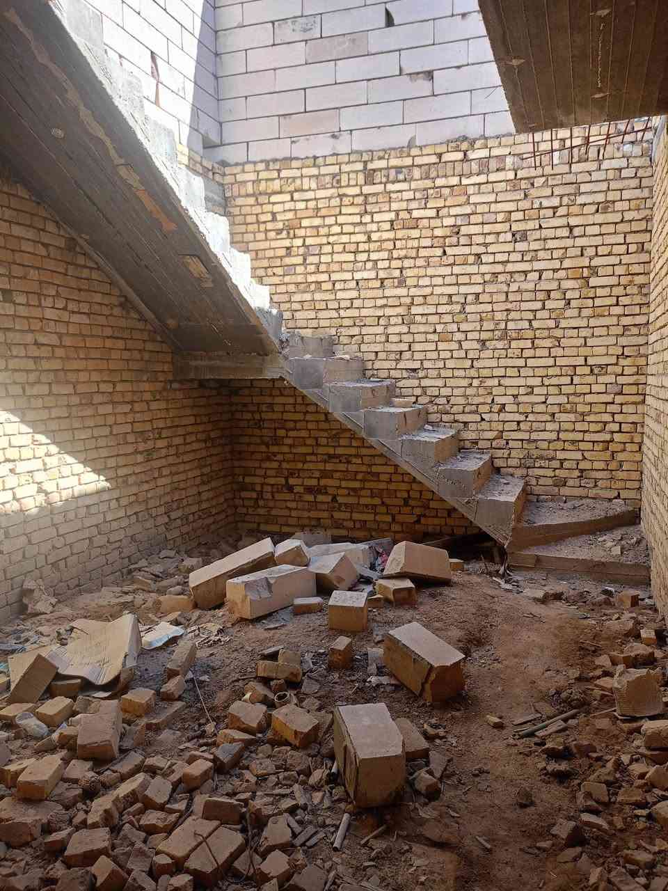 هيكل زراعي للبيع مساحة 200متر ثالث بيت عن الشارع العام يتكون من غرفتين وديوانية ومطبخ وصالة ومنور وحمام داخلي ناحية سديناوية نهايت السايدين السعر 80
للاستفسار ***********
