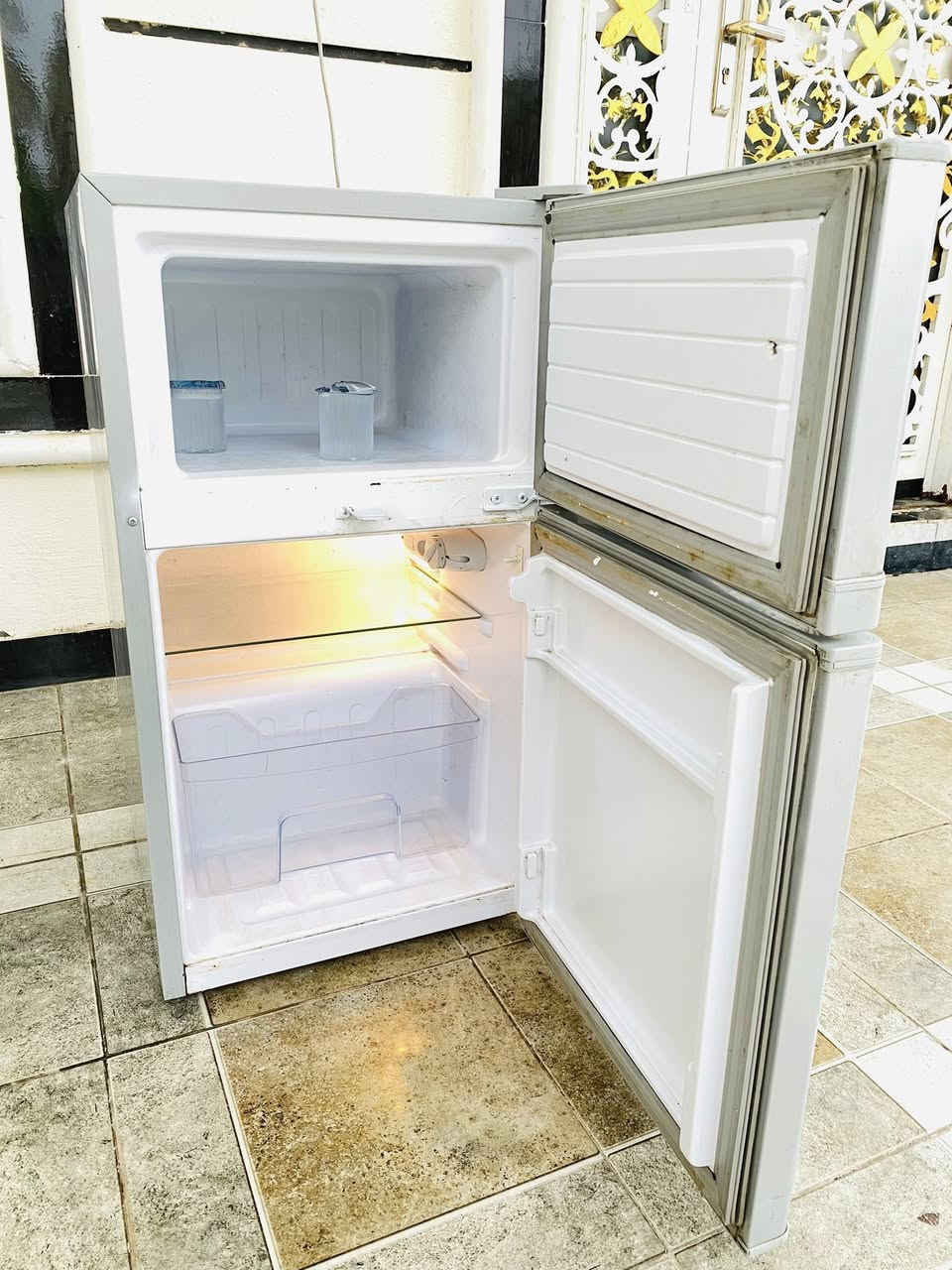 ثلاجة صغيرة نظافة 100٪ السعر 100 المكان المحاويل


**إذا كنت صاحب هذا الإعلان وتريد حذفه لأي سبب، رجاءا أرسل رسالة إلى الدعم الفني**